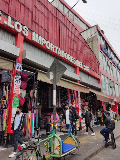 C.C. los Importadores Del Sur (gorras y menú con jarra con agua)