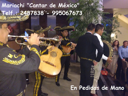 Mariachis en la Perla